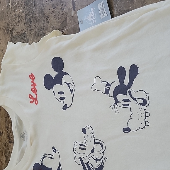 New Disney Mickey and Friends Tee Shirt 😊 size Medium left - Picture 3 of 9